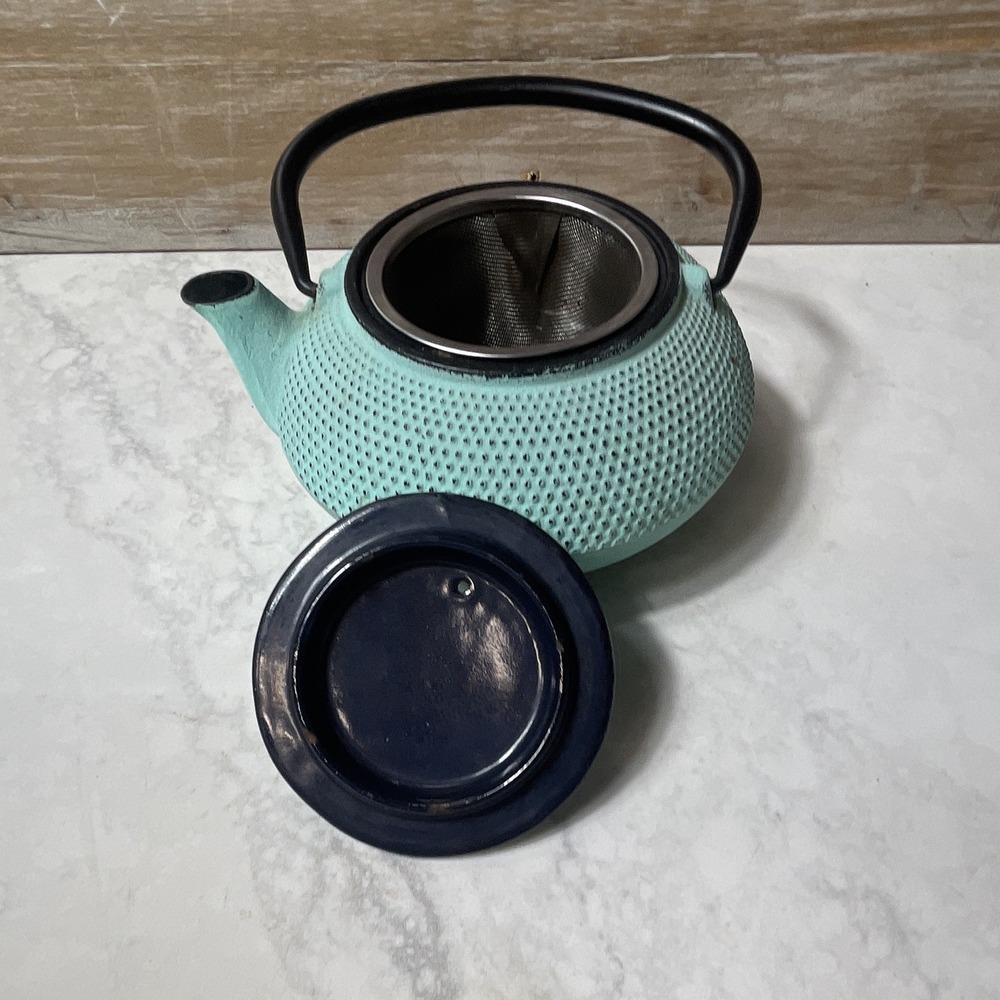 Turquoise Cast Iron Teapot w/ Stainless Infuser, Matte Textured Japanese 4 Cup - Picture 6 of 9